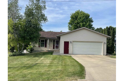 102 5th St, Mineral Point, WI 53565