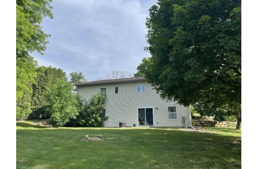 102 5th St, Mineral Point, WI 53565