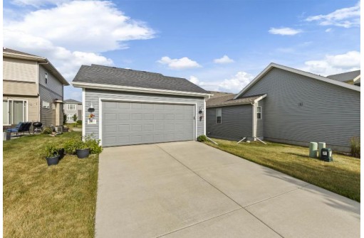 207 Blooming Leaf Way, Verona, WI 53593