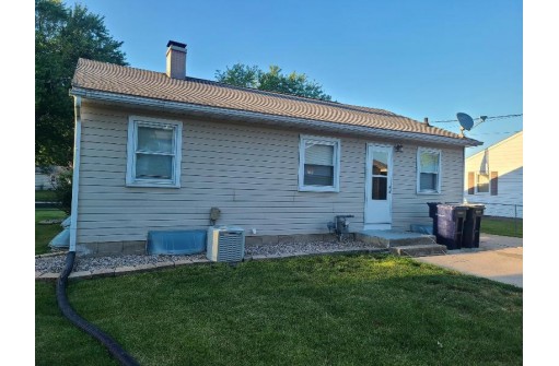 2009 Peterson Ave, Janesville, WI 53548