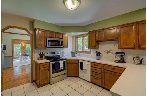 6683 Glenview Rd, DeForest, WI 53532