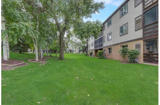 25 Creekside Way 37, Madison, WI 53717