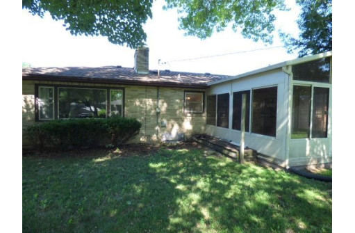 230 N Willard Ave, Janesville, WI 53548-3364