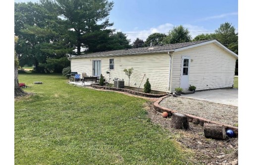 N2704 Willing Rd, Jefferson, WI 53549-9537