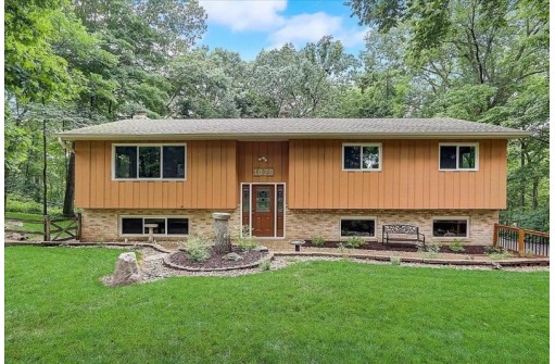 1879 Briarwood Ln, Fitchburg, WI 53575