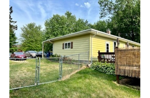 2506 S Florence Dr, Beloit, WI 53511-2144