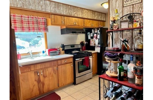 2506 S Florence Dr, Beloit, WI 53511-2144