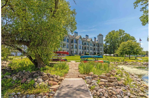 5387 Mariners Cove Dr 313, Madison, WI 53704