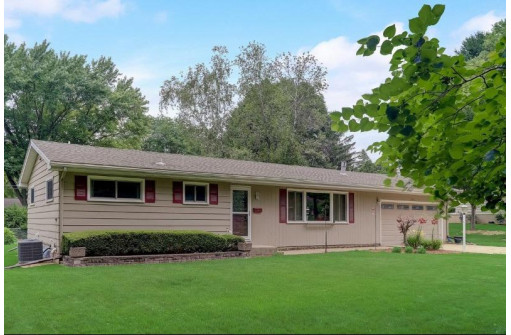 5718 Bartlett Ln, Madison, WI 53711-3425