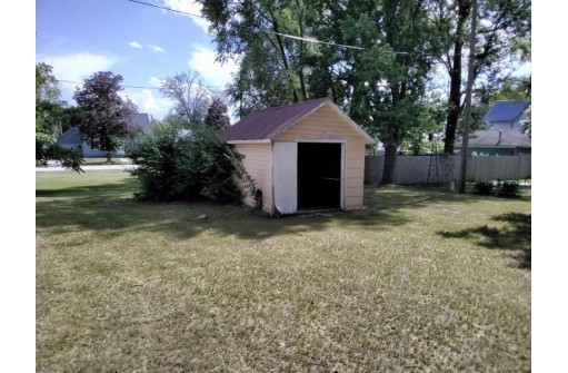 423 S Clinton St, Princeton, WI 54968