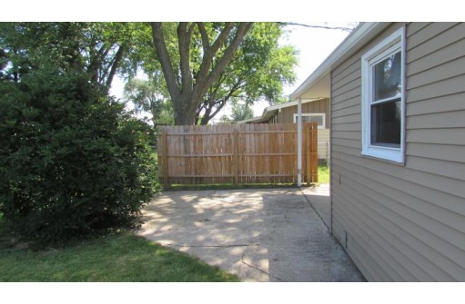 246 Roosevelt Ave, Janesville, WI 53546