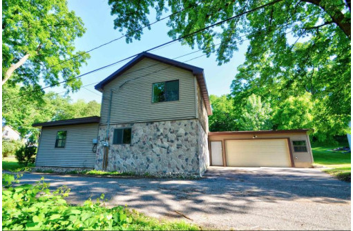 1112 Summit St, Baraboo, WI 53913