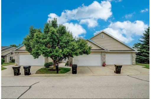 671 Springbrook Cir 671, DeForest, WI 53532