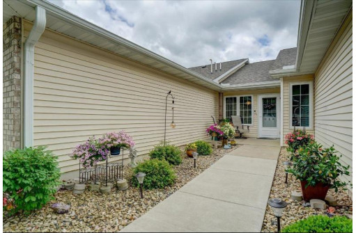 671 Springbrook Cir 671, DeForest, WI 53532