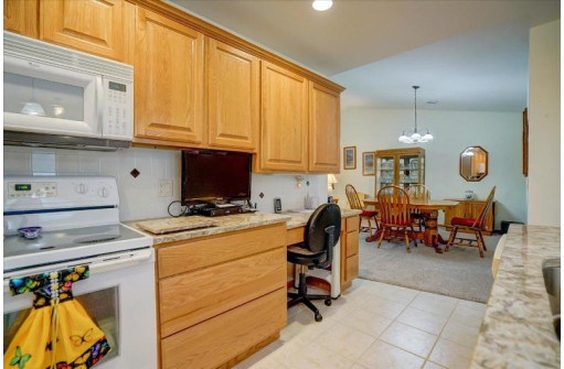 671 Springbrook Cir 671, DeForest, WI 53532