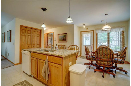 671 Springbrook Cir 671, DeForest, WI 53532