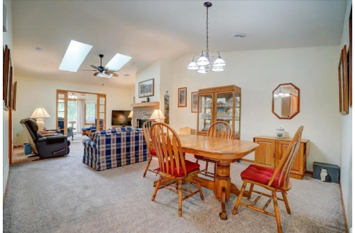 671 Springbrook Cir 671, DeForest, WI 53532