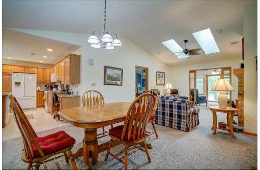 671 Springbrook Cir 671, DeForest, WI 53532