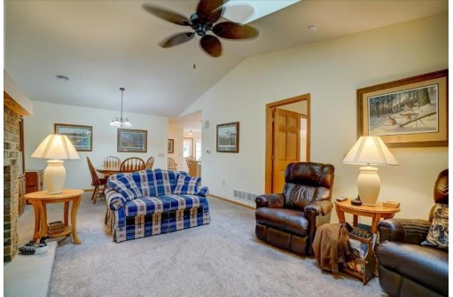 671 Springbrook Cir 671, DeForest, WI 53532