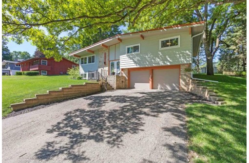 106 Ravine Rd, Mount Horeb, WI 53572