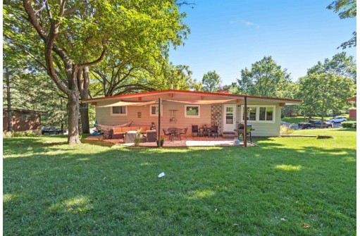 106 Ravine Rd, Mount Horeb, WI 53572