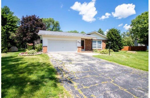 816 Macarthur Dr, Beaver Dam, WI 53916