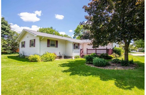 816 Macarthur Dr, Beaver Dam, WI 53916