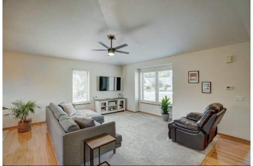 6090 Perrot Pl, McFarland, WI 53558