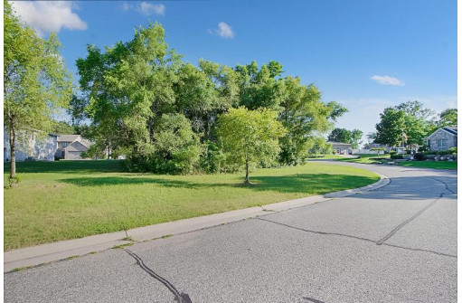 516 Dorn Dr, Portage, WI 53901