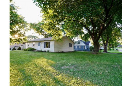 4820 Farwell St, McFarland, WI 53558