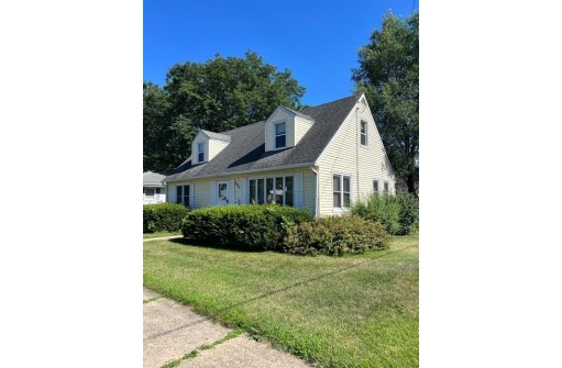 904 Seymour St, Reedsburg, WI 53959