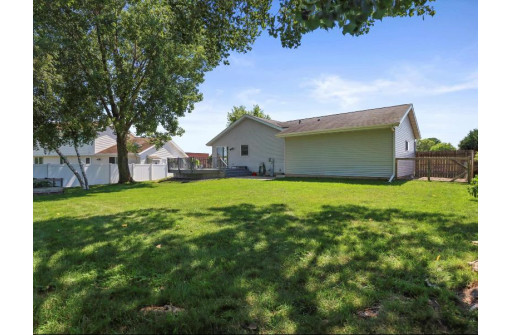 5512 Red Oak Tr, McFarland, WI 53558