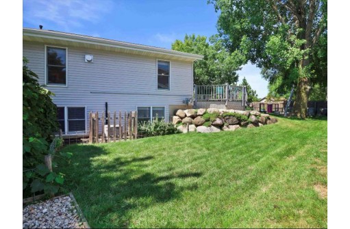 5512 Red Oak Tr, McFarland, WI 53558