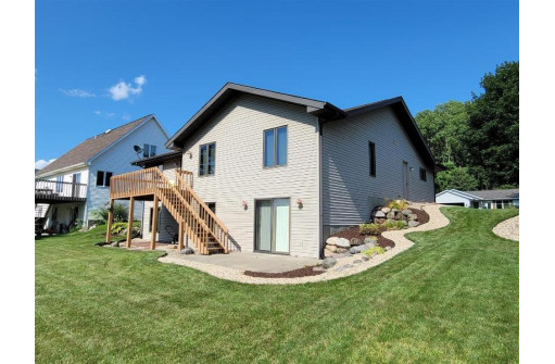 2133 Hillebrand Dr, Cross Plains, WI 53528