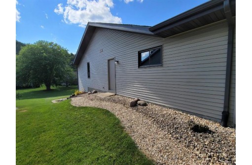 2133 Hillebrand Dr, Cross Plains, WI 53528