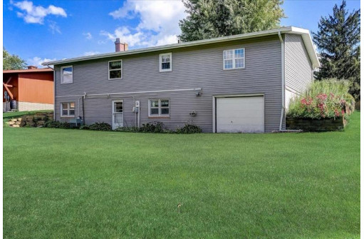 202 Blue View Dr, Mount Horeb, WI 53572-1802