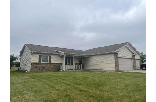 921 Marshall Dr, Mauston, WI 53948