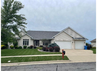 1608 Shenandoah Dr Waunakee, WI 53597