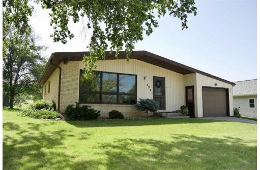 390 Cairns Ave, Richland Center, WI 53581