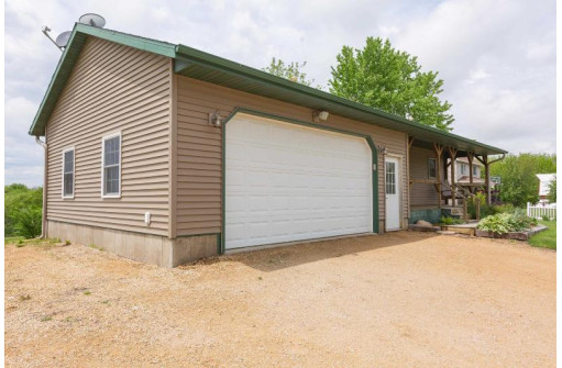 5191 County Road I, Benton, WI 53803