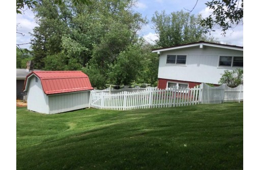 593 E 8th St, Richland Center, WI 53581