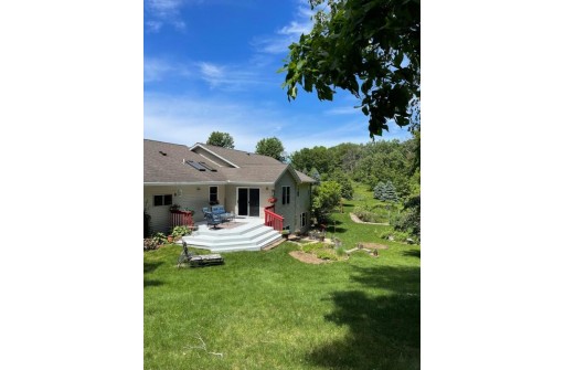 W7917 Payton Dr, Pardeeville, WI 53954