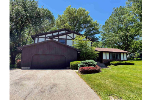 7041 Bridgeman Rd, DeForest, WI 53532