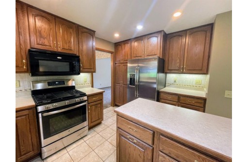 7041 Bridgeman Rd, DeForest, WI 53532