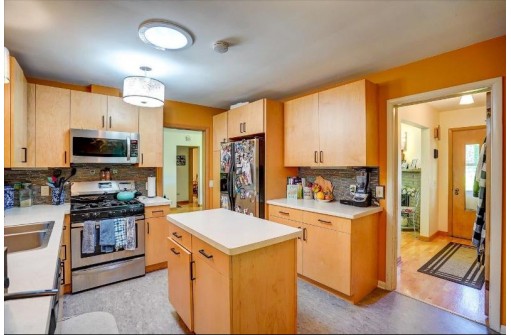 3305 Bluff St, Madison, WI 53705