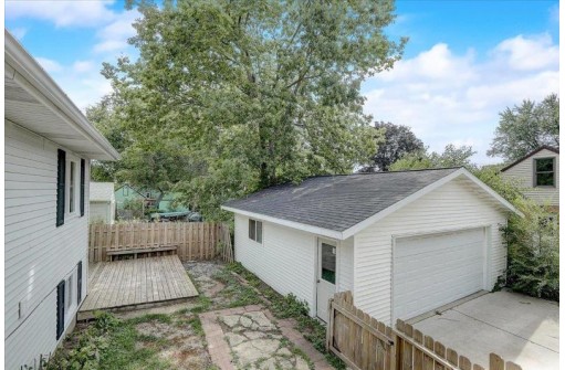 625 Christianson Ave, Madison, WI 53714-1438