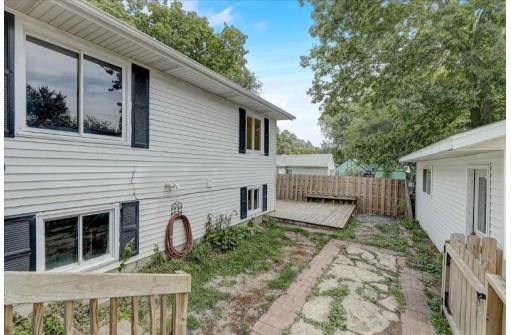 625 Christianson Ave, Madison, WI 53714-1438