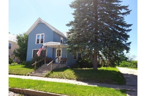 305 S Main St, Westfield, WI 53964