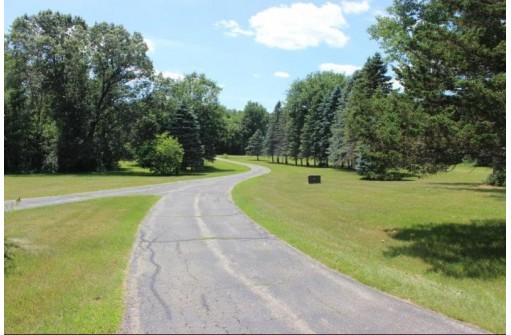 W10074 County Road X, Portage, WI 53901