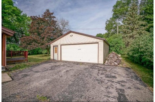 2447 Keenan Rd, McFarland, WI 53558